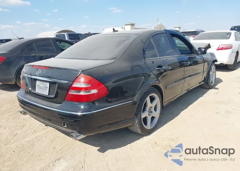 2008 Mercedes-Benz E 550 z USA, uszkodzony, nr VIN WDBUF72X08B328357